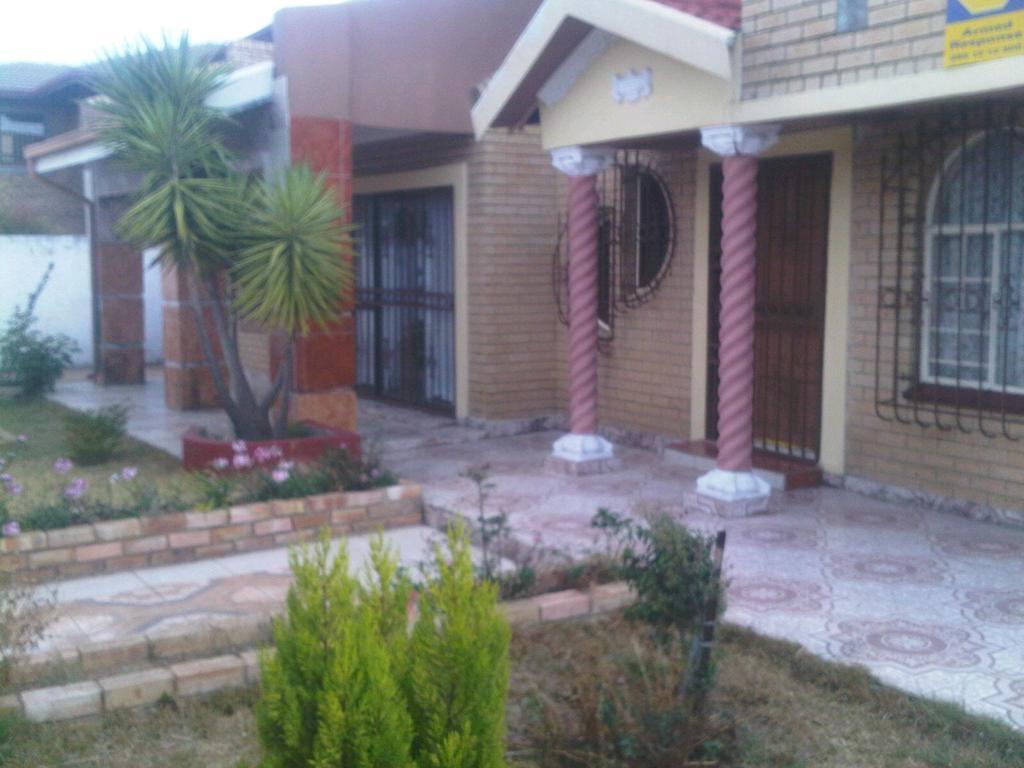 Guest House Macauly Johannesbourg Extérieur photo
