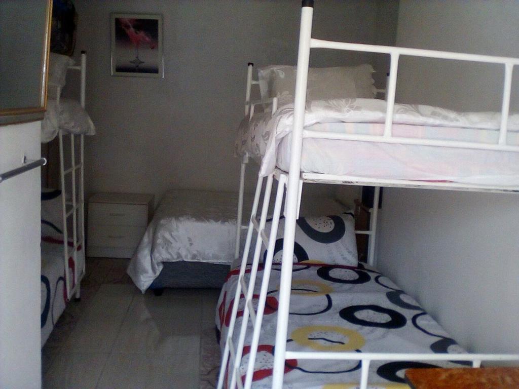 Guest House Macauly Johannesbourg Extérieur photo